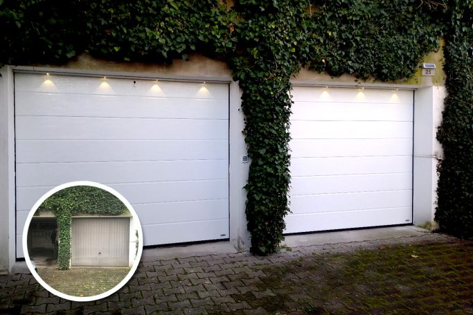 Zwei geschlossene Garagentore, umgeben von grüner Pflanzenbewuchs. Kleinbild im Eck.